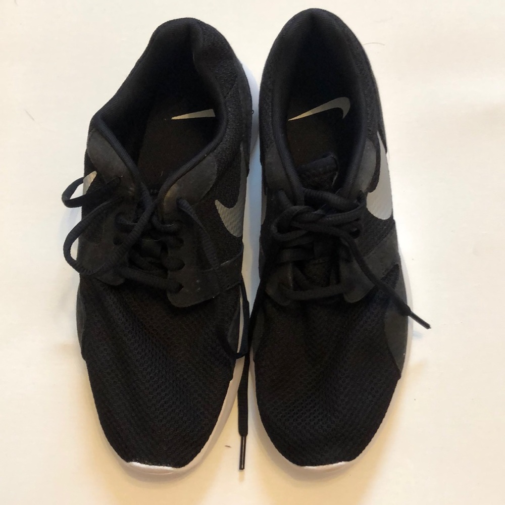 Nike Roshe tennis shoes